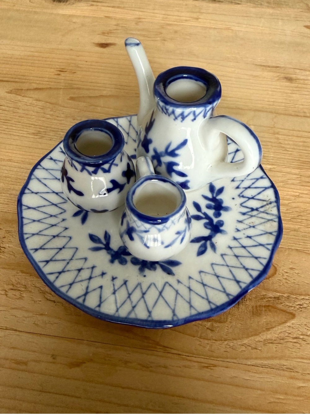Mini Small Porcelain Tea Set - Picture 5 of 9
